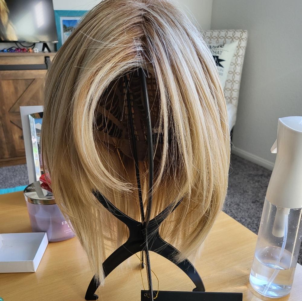 Belletress wig MOVING NEED TO SELL BY THIS WEEKEND LOWEREST PRICE